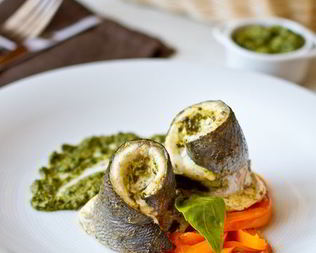 Рулетики из сибаса с песто