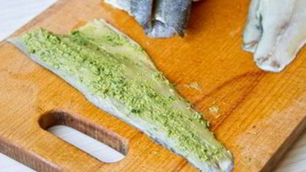 рулетики из сибаса с песто