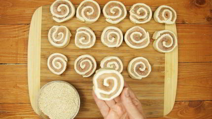 Рулетики с курицей и кунжутом