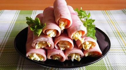 Рулеты из ветчины с сыром и чесноком