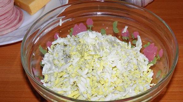 рулеты из ветчины с сыром и чесноком