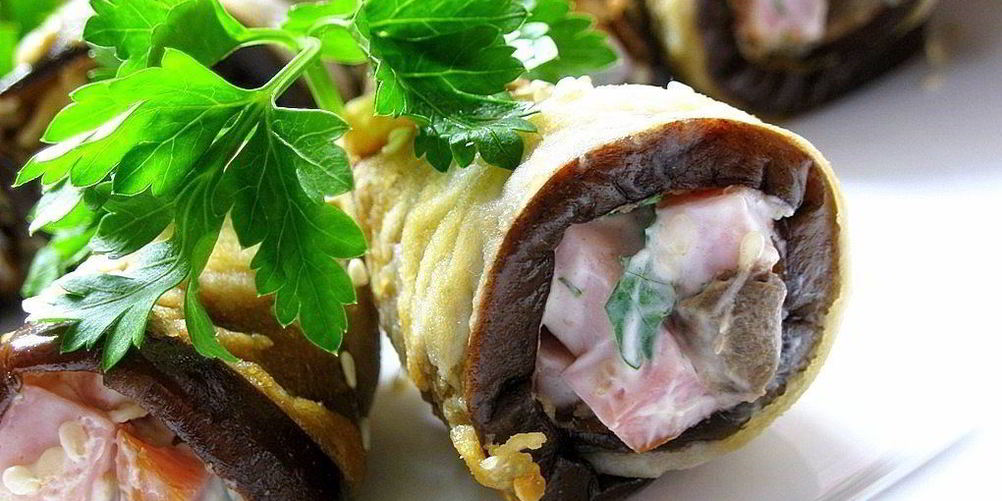 Рецепт рулетов с грибами из баклажанов