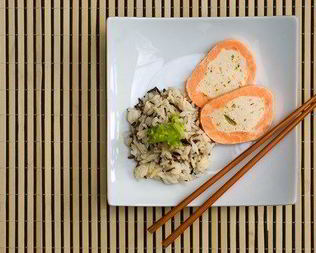 Рыбный рулет с яйцом и зеленью