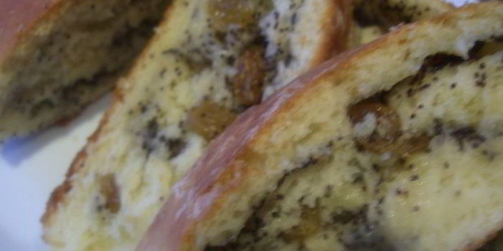 Рецепт сдобного рулета с маковой начинкой