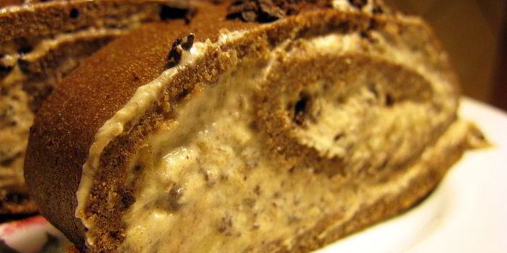 Рецепт шоколадного рулета с бананами