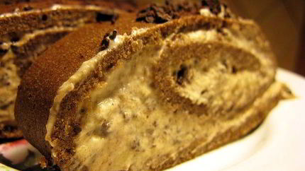 Шоколадный рулет с бананами