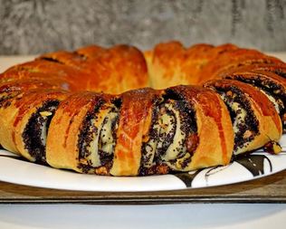 Слоеный рулет с маком