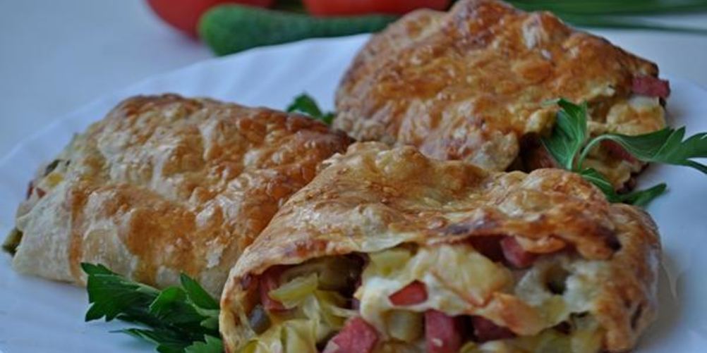 Рецепт слоеного рулета с ветчиной и сыром