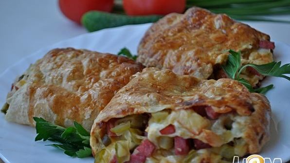 слоеный рулет с ветчиной и сыром