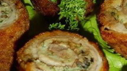 Свиные рулеты с омлетом и грибами