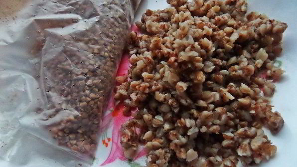 закусочные рулетики из ветчины и гречки