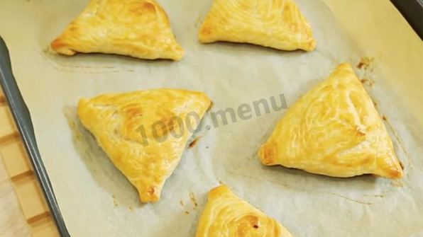 самса с фаршем из слоеного теста
