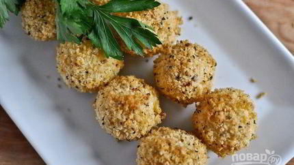 Шарики из пюре в сырной панировке