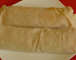 Шаурма домашняя с курицей сыром помидорами