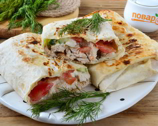 Шаверма с пикантной курочкой и чесночным соусом