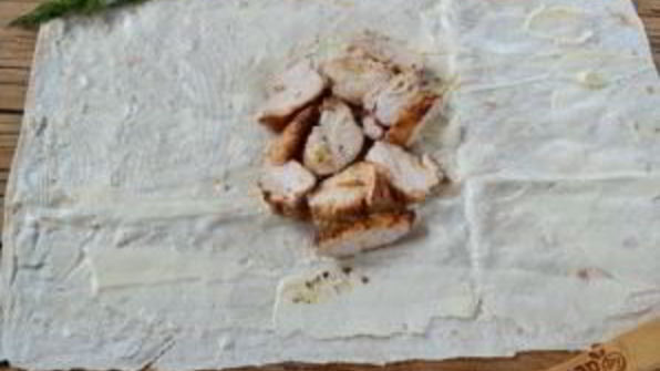 шаверма с пикантной курочкой и чесночным соусом