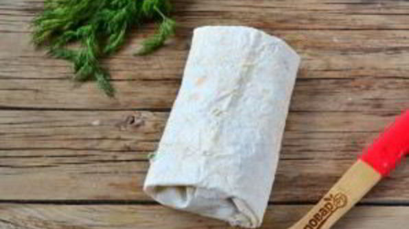 шаверма с пикантной курочкой и чесночным соусом