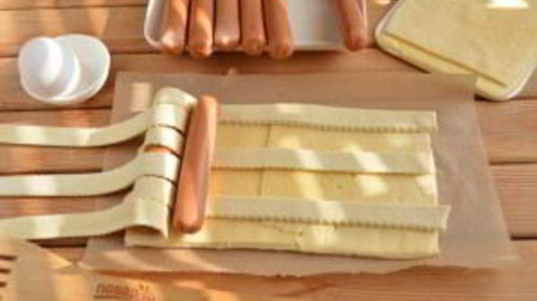 сосиски в плетеном тесте