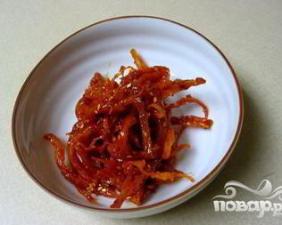 Сушеные кальмары в соусе