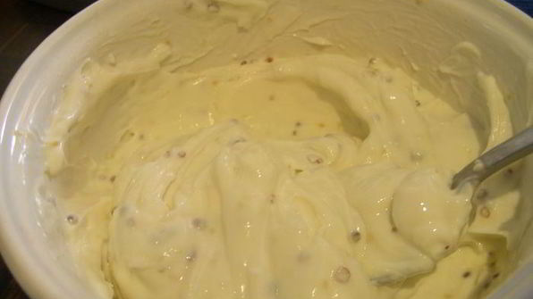 английский сэндвич с яйцом, огурцом и руколой