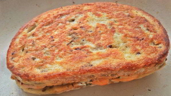 горячий сэндвич с лососем