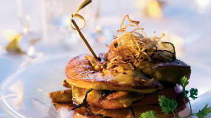 Клаб-сэндвич с фуа-гра и яблоками ранет