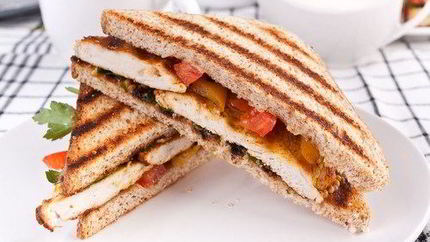 Куриные сэндвичи с курицей гриль и соусом барбекю