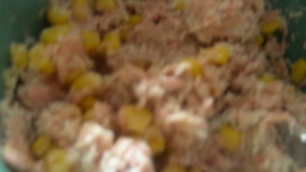 сэндвич-гриль с тунцом, кукурузой и сладким перцем