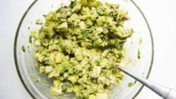 сэндвич с авокадо и курицей