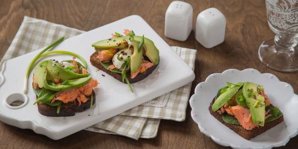 Рецепт сэндвича с копченым лососем и авокадо
