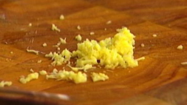 сэндвич с курицей карри, радиккио и базиликом