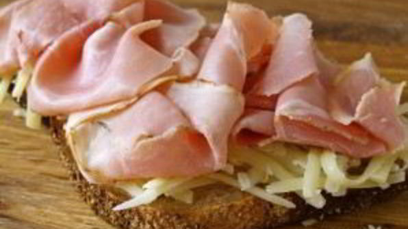 сэндвич с ветчиной и ананасами