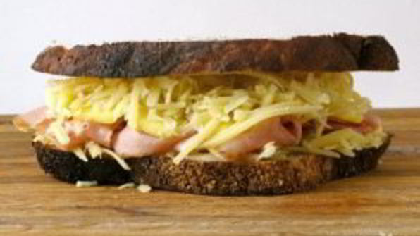 сэндвич с ветчиной и ананасами