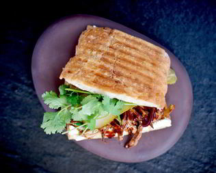 Сэндвич со свининой барбекю