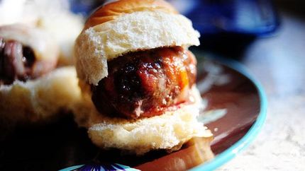 Сэндвичи с фрикадельками в беконе