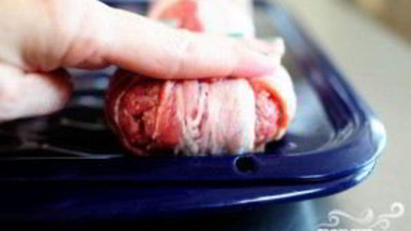 сэндвичи с фрикадельками в беконе