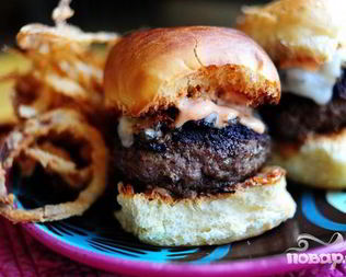 Сэндвичи с говядиной, грибами и швейцарским сыром