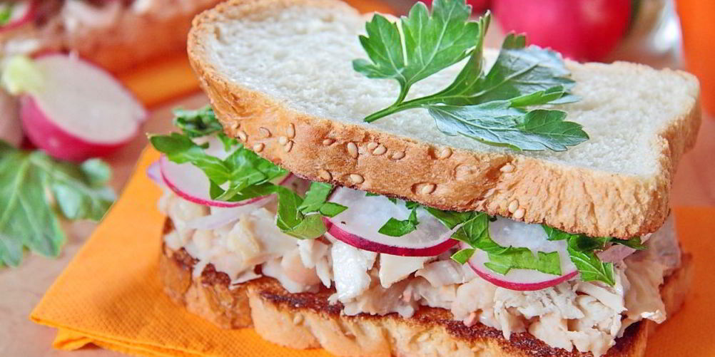 Рецепт сэндвичей с курицей, редисом и фасолью