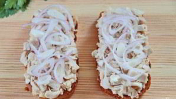 сэндвичи с курицей, редисом и фасолью