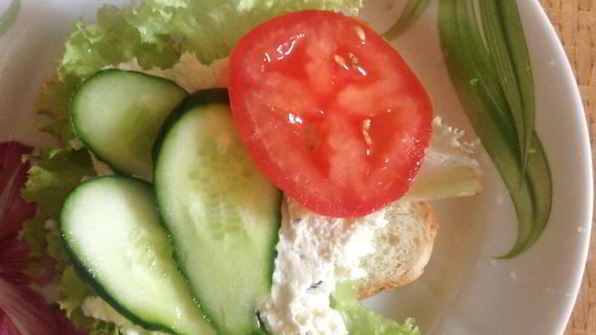 сэндвичи с овощами и мягким сыром