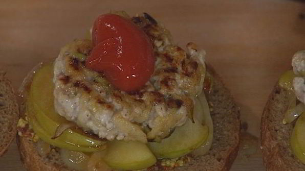 сэндвичи со свиными котлетками и яблоками