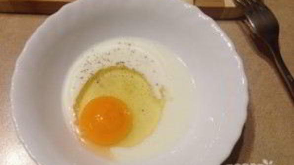 теплый сэндвич с сыром и помидором