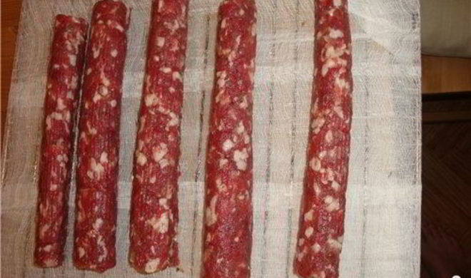 Сырокопченая колбаса