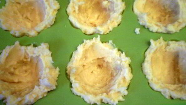 картофельные тарталетки с селедкой в мини шубке