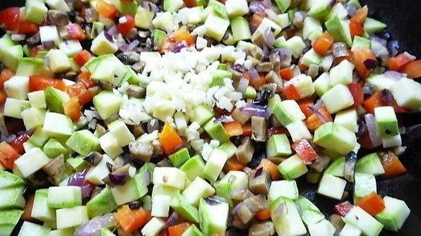 куриные тарталетки с рисом и овощами