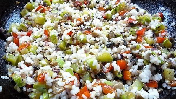 куриные тарталетки с рисом и овощами