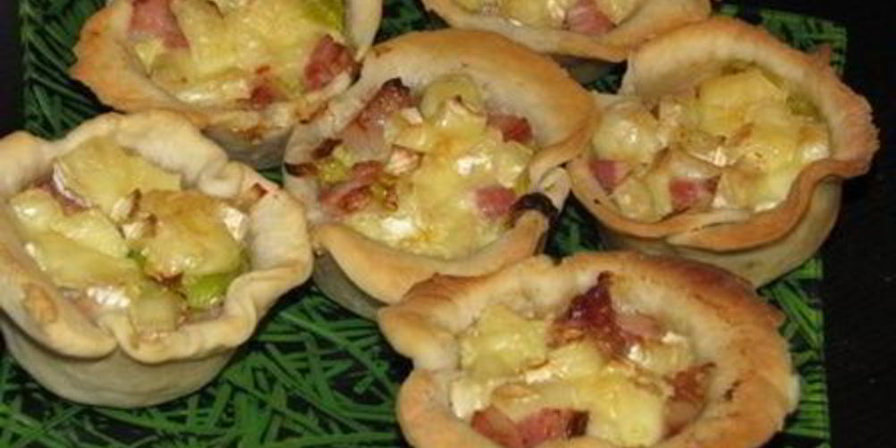 Рецепт тарталеток, фаршированных сыром бри и луком-пореем
