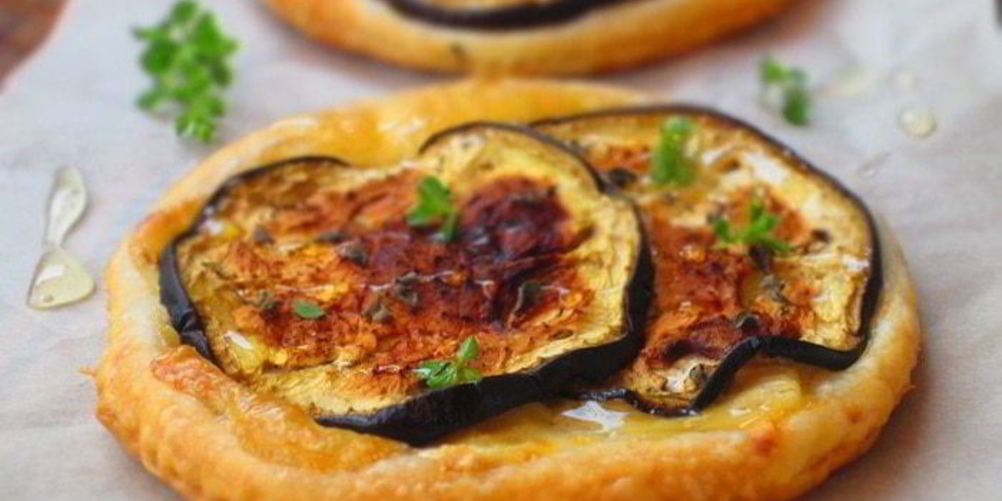 Рецепт тарталеток с баклажанами и сыром бри