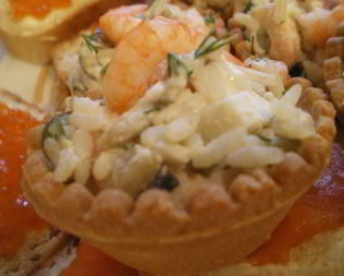 Тарталетки с креветочным салатом