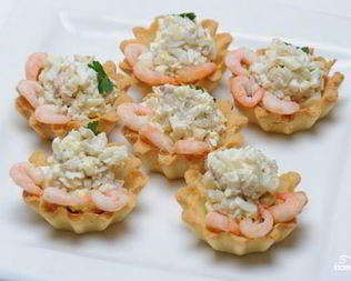 Тарталетки с морским коктейлем